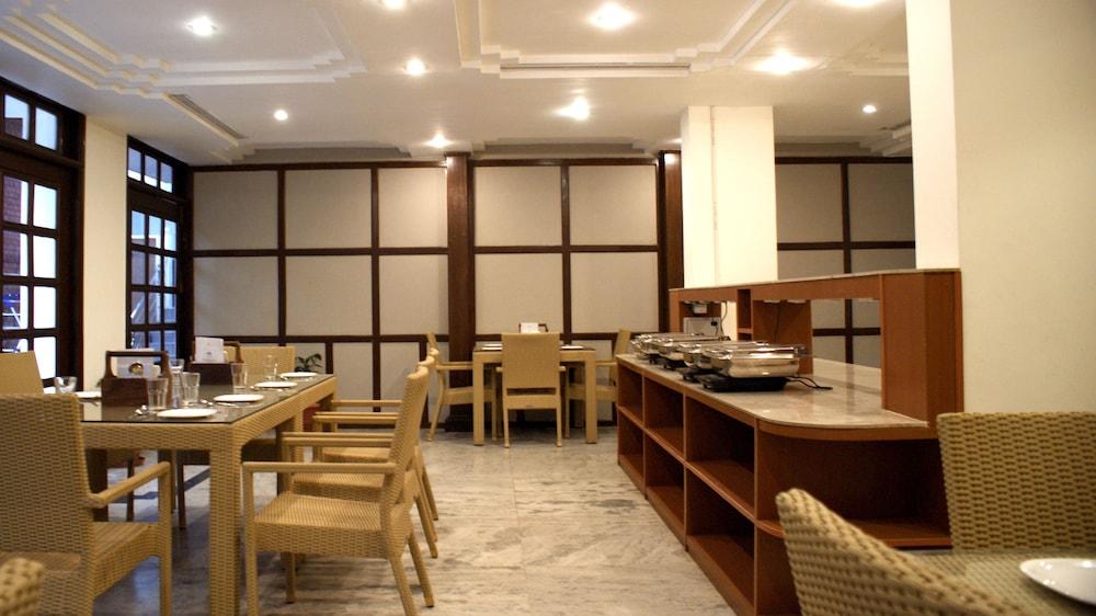הרידוואר Hotel Alpana מראה חיצוני תמונה